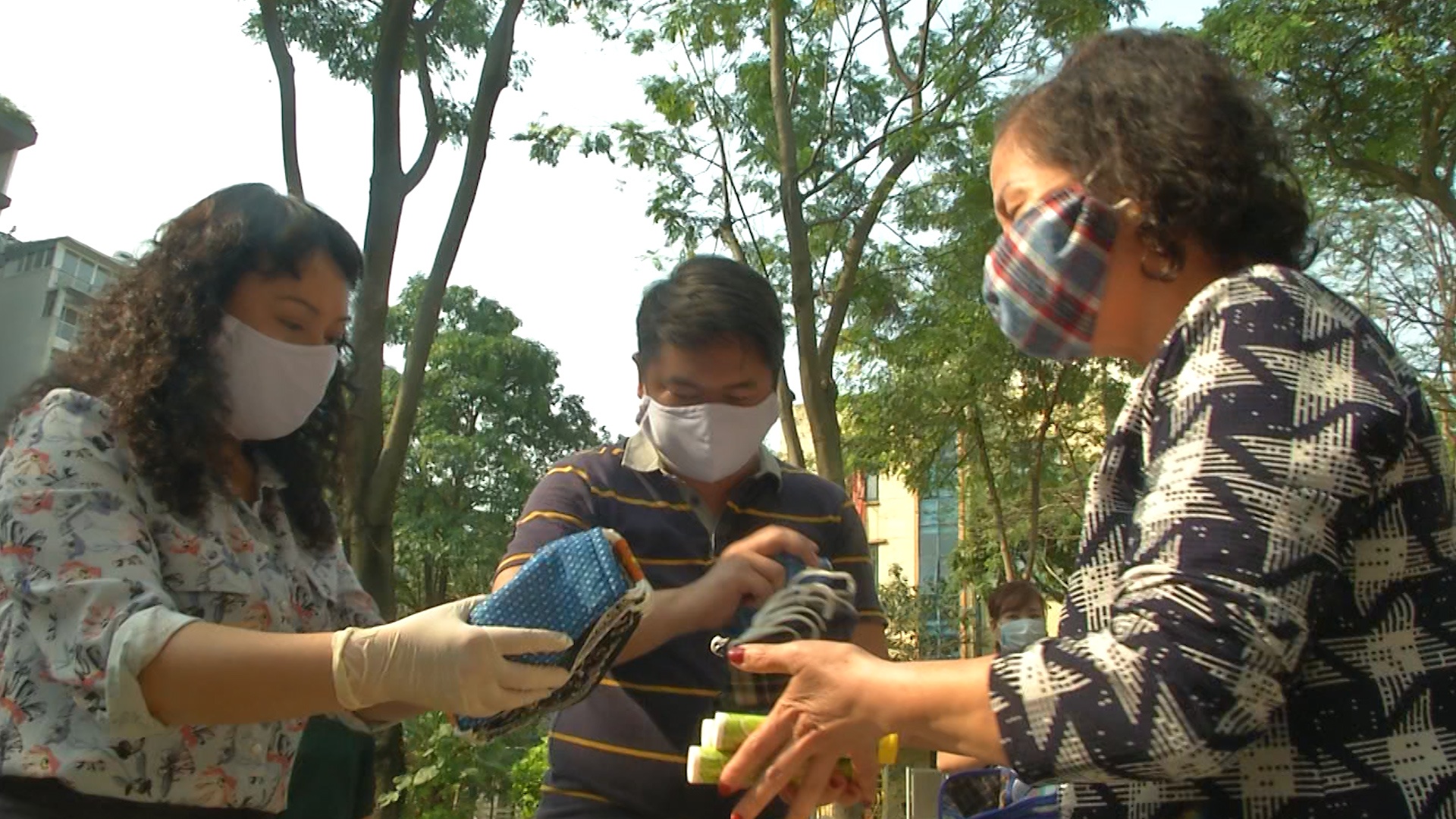 Cuoc song ben trong pho Truc Bach dang cach ly hinh anh