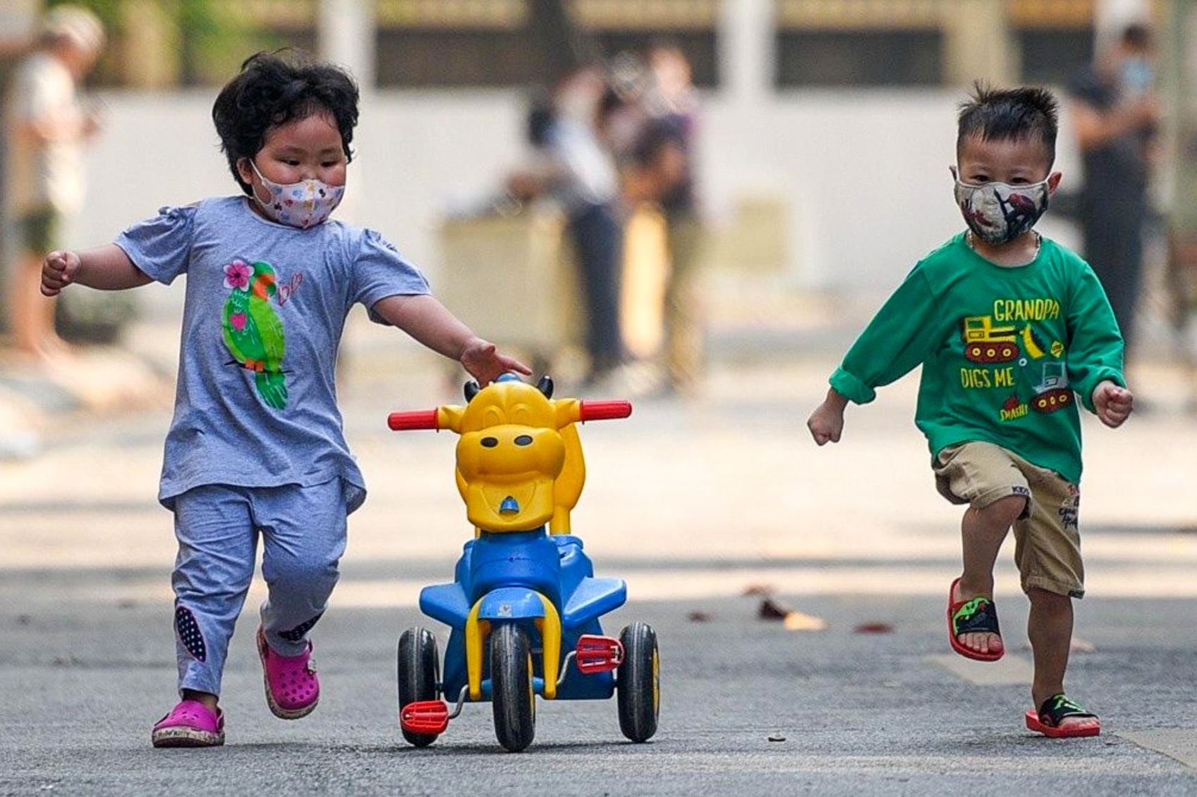 Cuoc song nguoi dan Truc Bach sau 2 tuan cach ly hinh anh