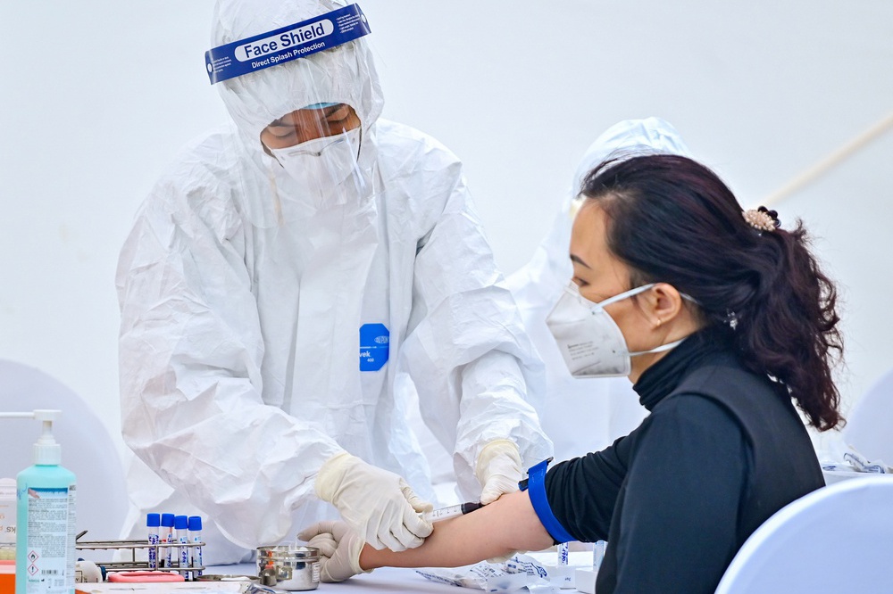 Ha Noi kiem tra nhanh Covid-19 mien phi hinh anh