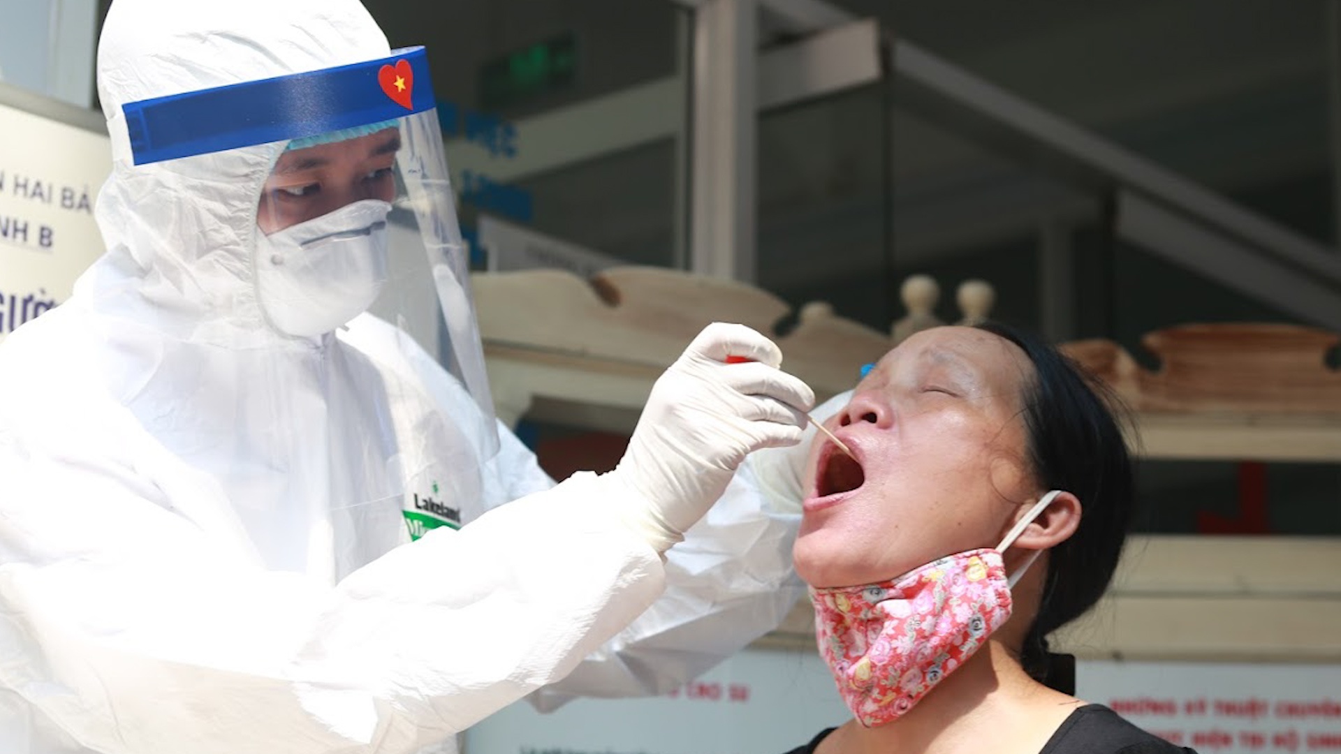 Ha Noi xet nghiem nhanh 21.000 nguoi ve tu Da Nang hinh anh