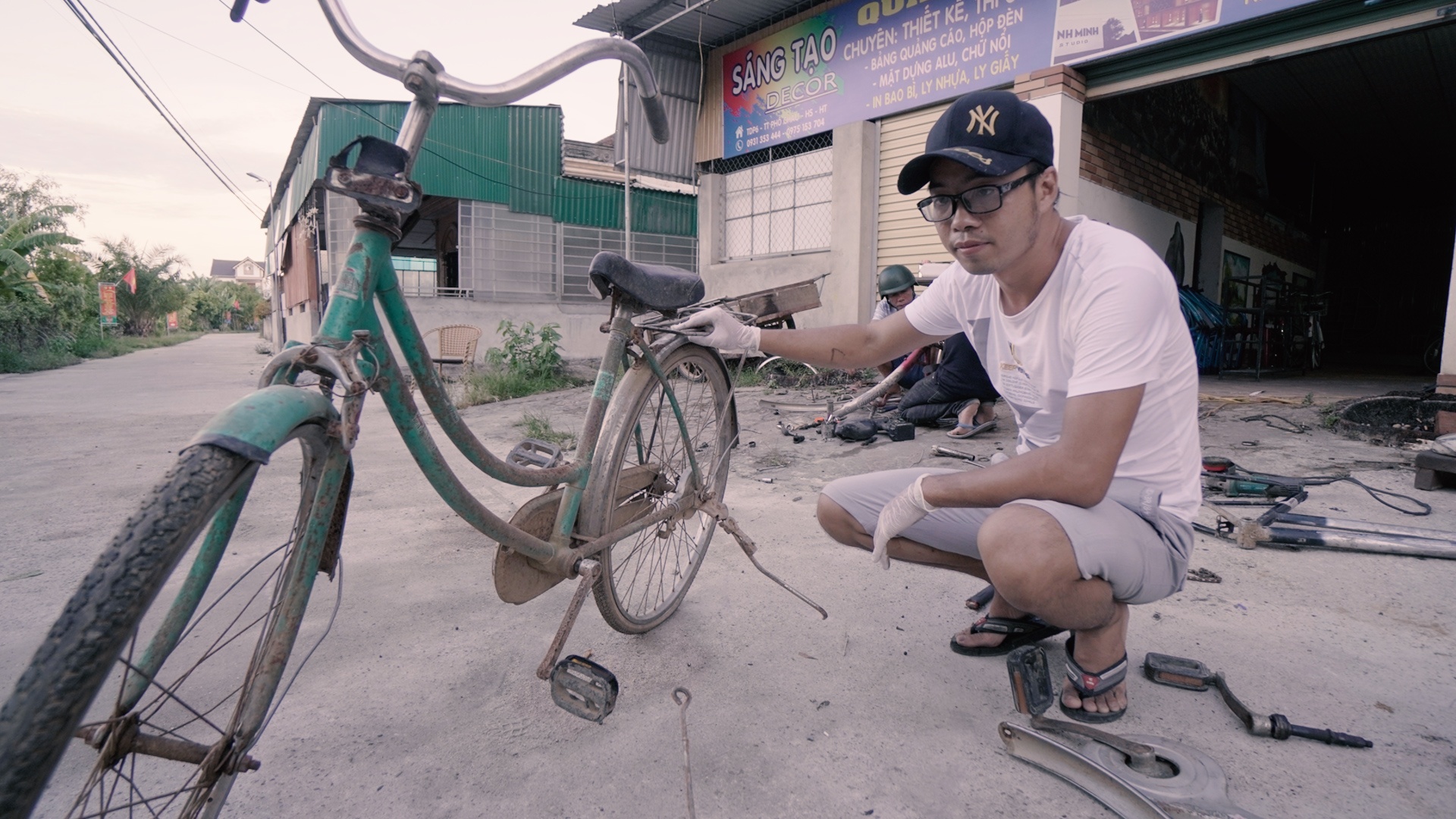 Gom xe dap cu tang tre em ngheo hinh anh