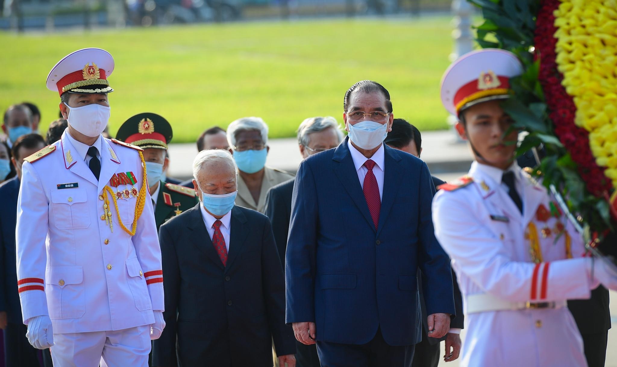 Lanh dao Dang, Nha nuoc vieng Chu tich Ho Chi Minh hinh anh