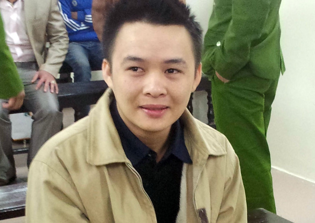 Bi cao giet nguoi cuoi tuoi khi nghe muc an hinh anh
