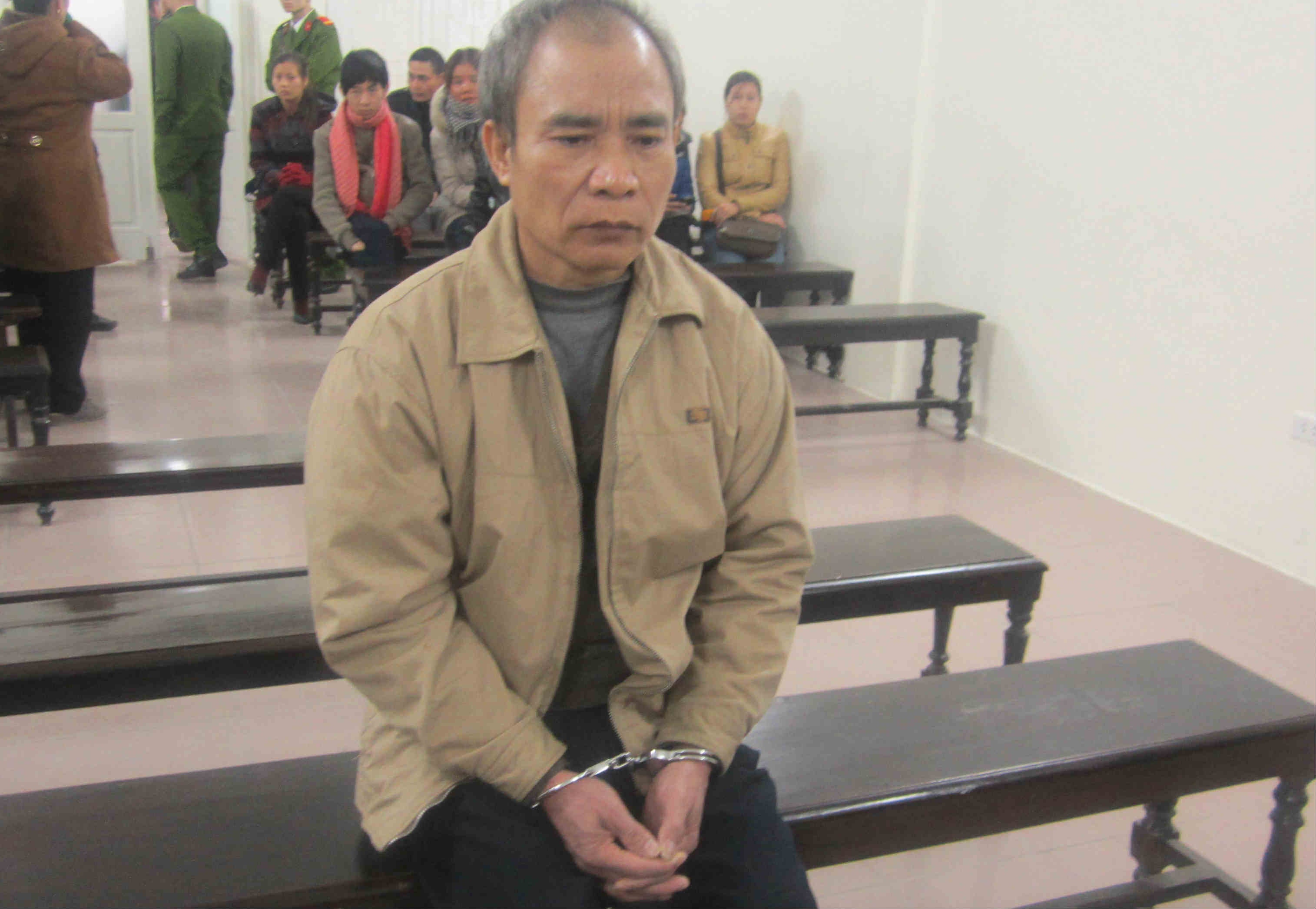 Chem thuong nguoi vay tien roi doa tu tu hinh anh