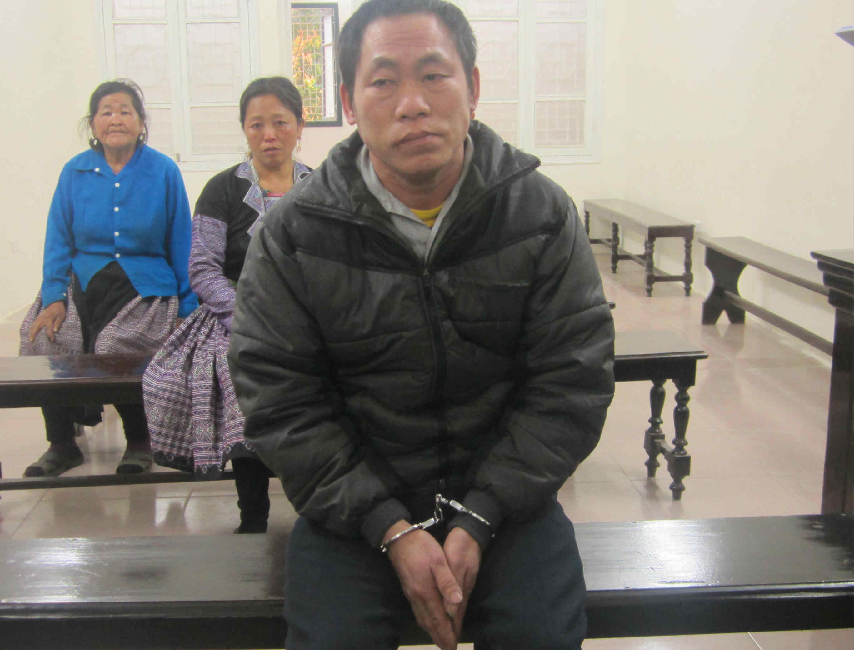 Tu hinh ke buon ma tuy, vao rung sau tron na hinh anh