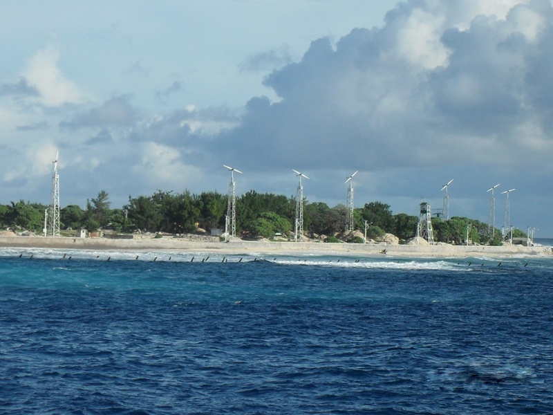 Biển ven đảo Song Tử Tây trải dài 1 màu xanh ngắt.