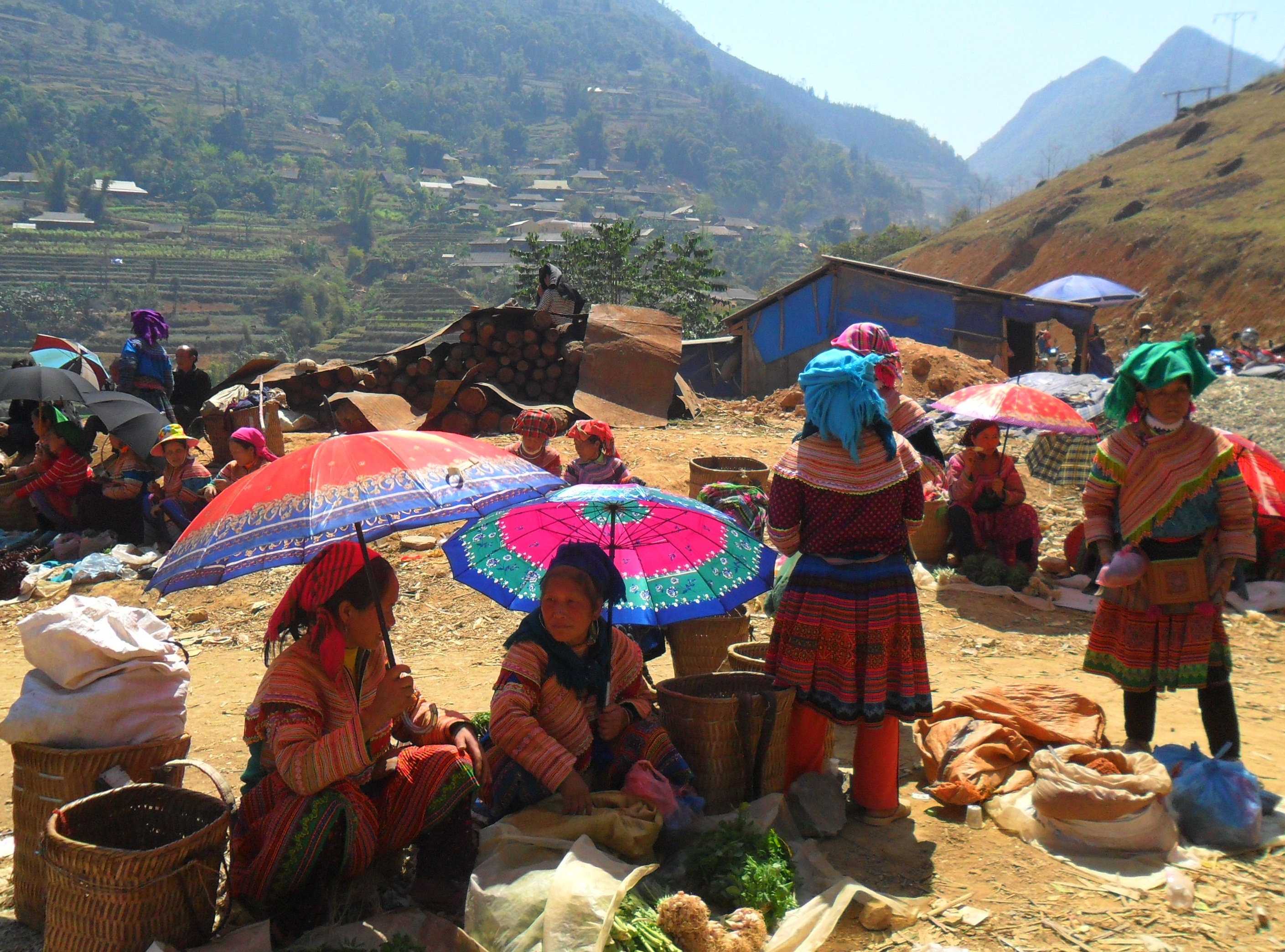 Di tim Si Ma Cai - Hoang so va moc mac hinh anh