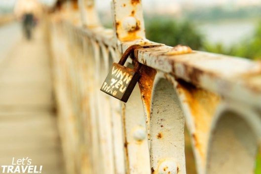 Khóa tình yêu trên cầu Long Biên.