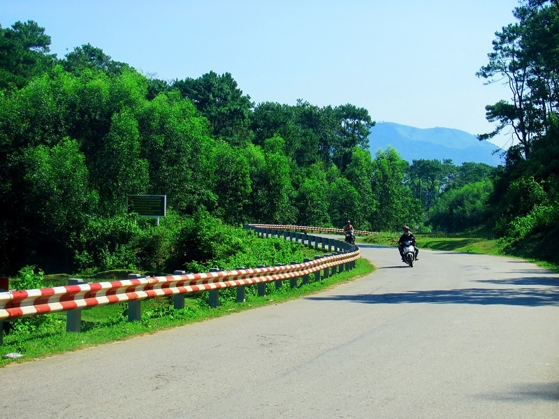 Quê Quảng Ngãi mà từ nhỏ giờ tôi cũng chưa biết đèo Violắc nó tròn méo như thế nào nên tuần vừa rồi quyết định làm một chuyến tham quan. 