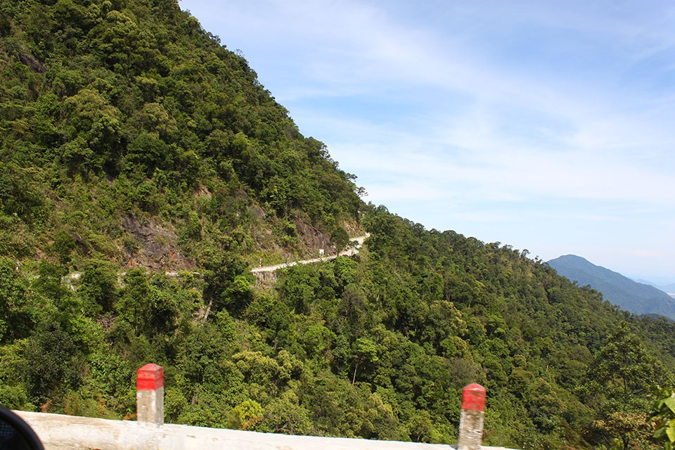 Đường lên đỉnh Bạch Mã.
