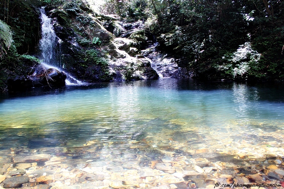 Hồ nước cực trong.