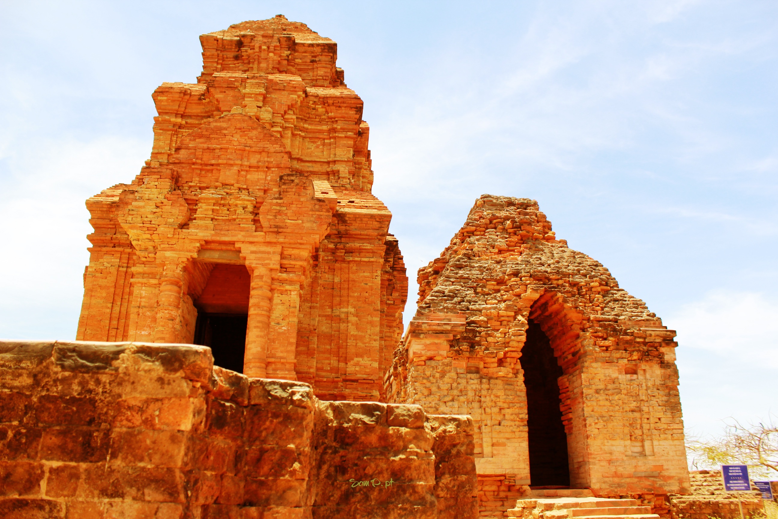 Ve dep ky bi cua thap Po Sah Inu hinh anh