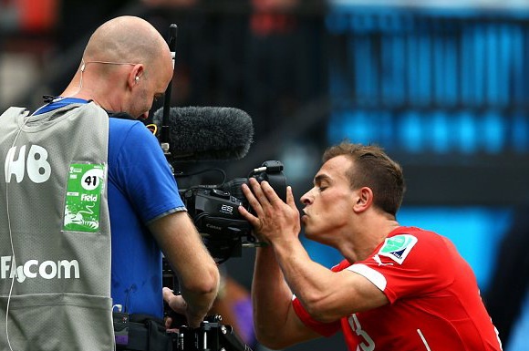 Niềm vui của Shaqiri trong ngày lập được hattrick. Ảnh Getty Images