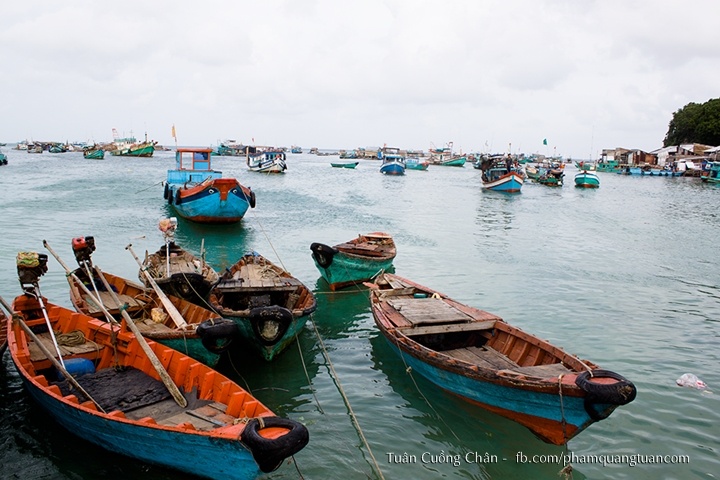 Quang cảnh trước Hòn Ngang.