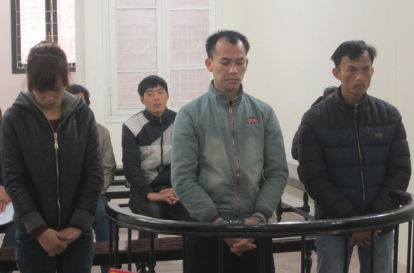 Phat tu co gai 9X vi tan cong hang xom hinh anh