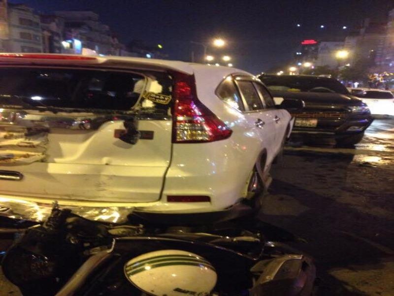 Xe Ranger chay nguoc chieu gay tai nan lien hoan hinh anh