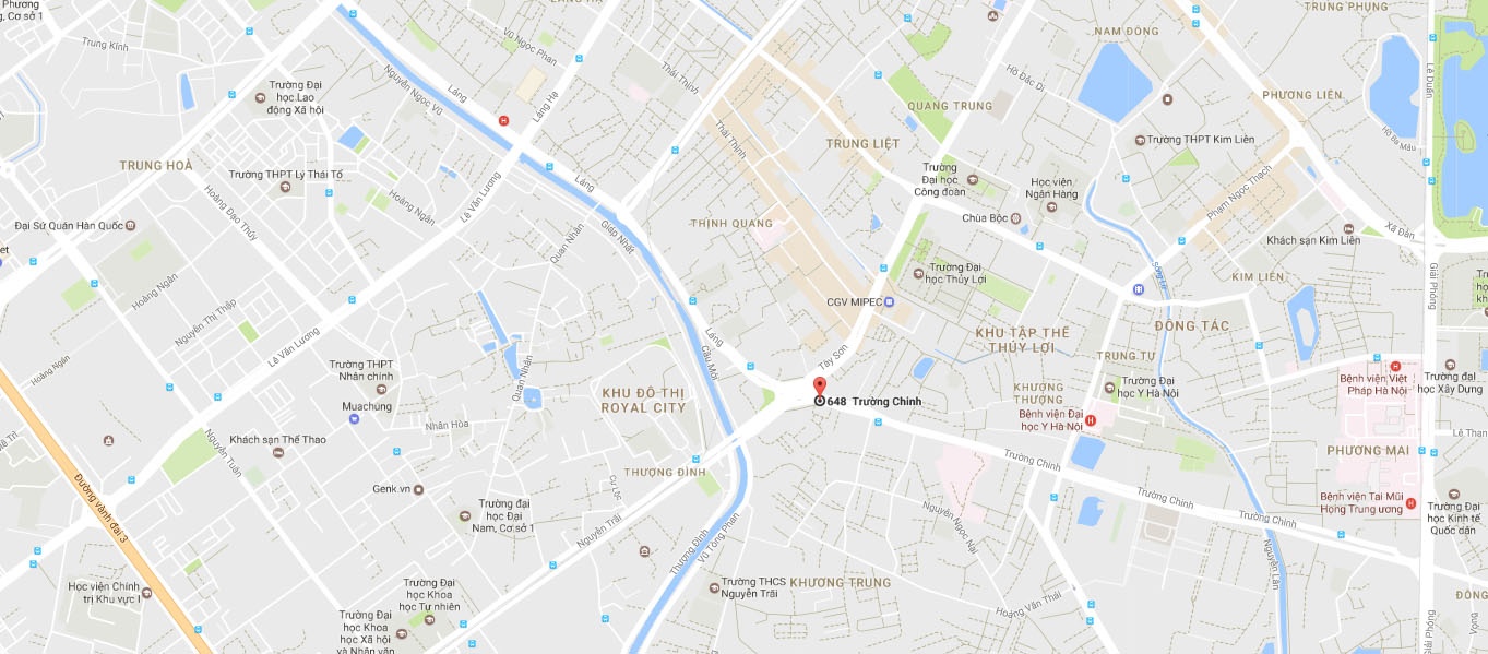 ôtô đi ngược chiều gây tai nạn liên hoàn ở Ngã Tư Sở ảnh 2 oto di nguoc chieu gay tai nan lien hoan o Nga Tu So anh 2