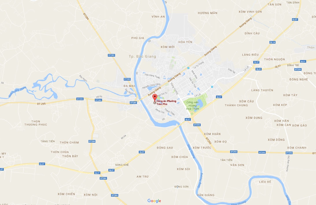 Nam thanh niên tự đốt xe máy ảnh 3 Nam thanh nien tu dot xe may anh 3