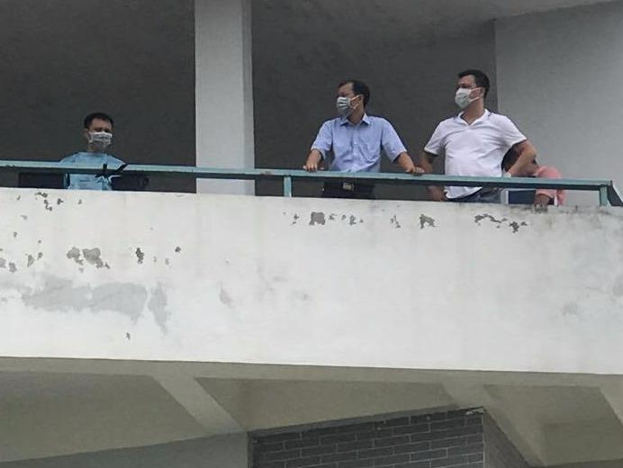 Phat hien xac chet lau ngay trong can biet thu hinh anh