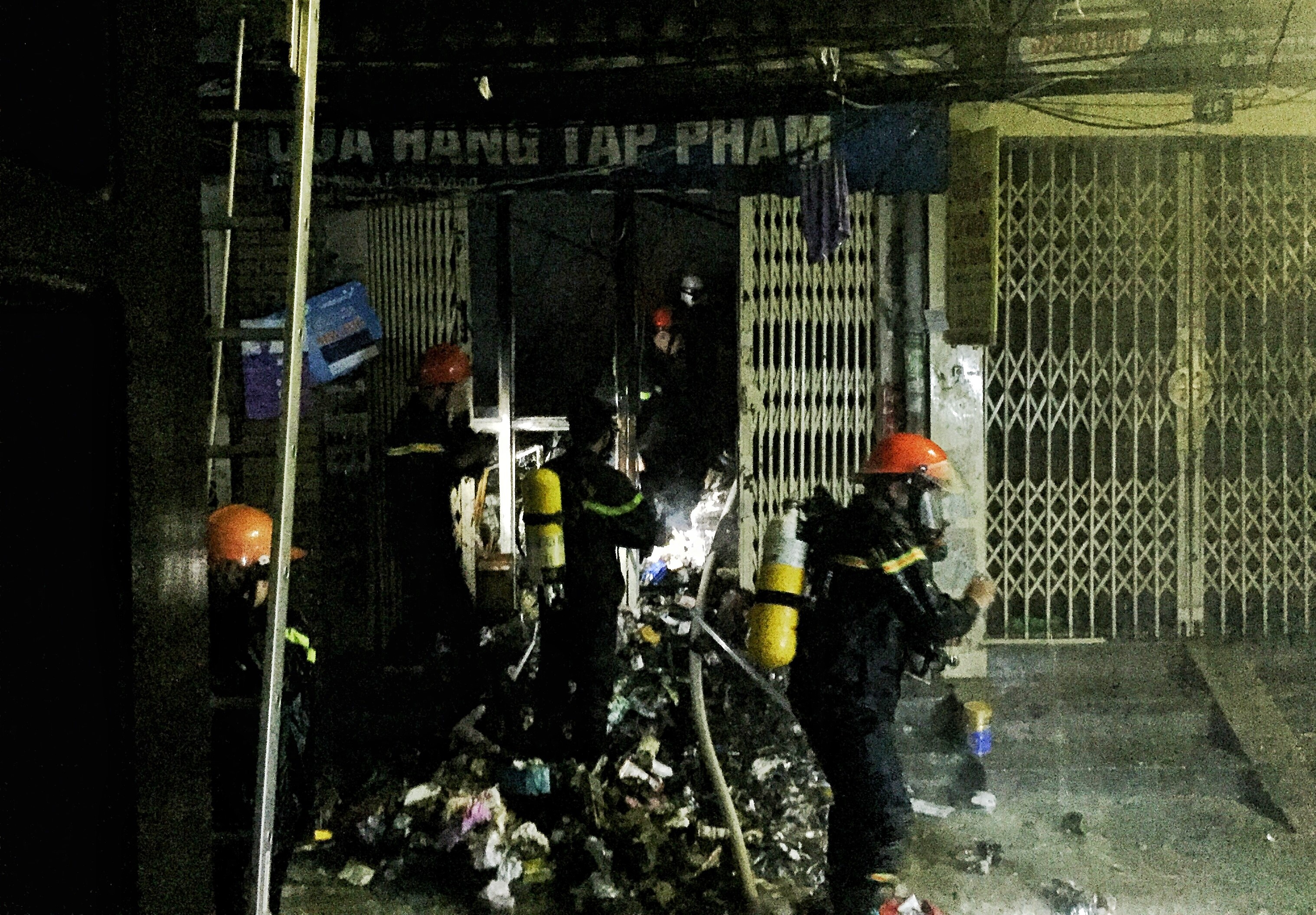 Chay nha 4 tang pho Vong,  2 nguoi tu vong anh 9