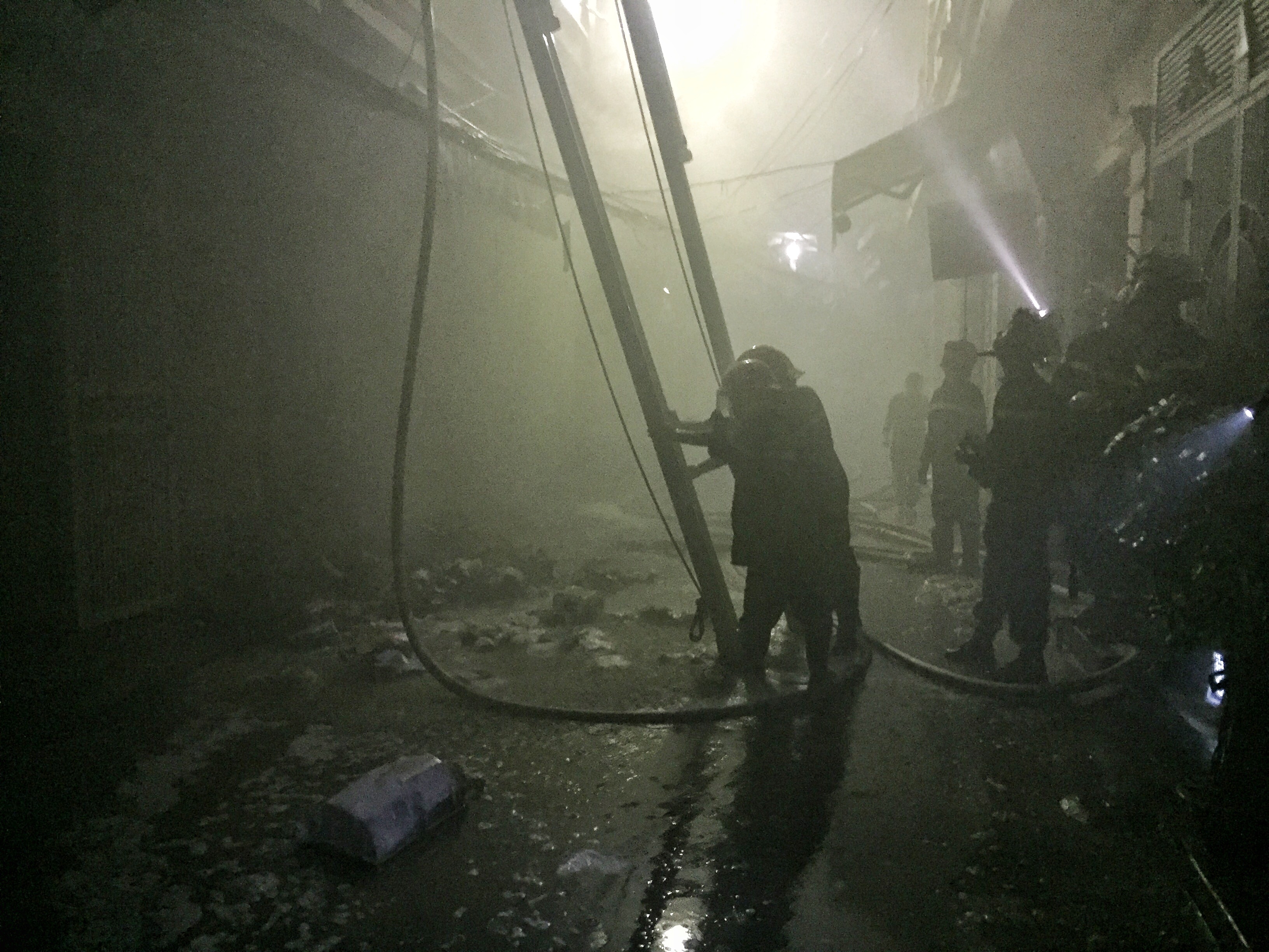 Chay nha 4 tang pho Vong,  2 nguoi tu vong anh 5