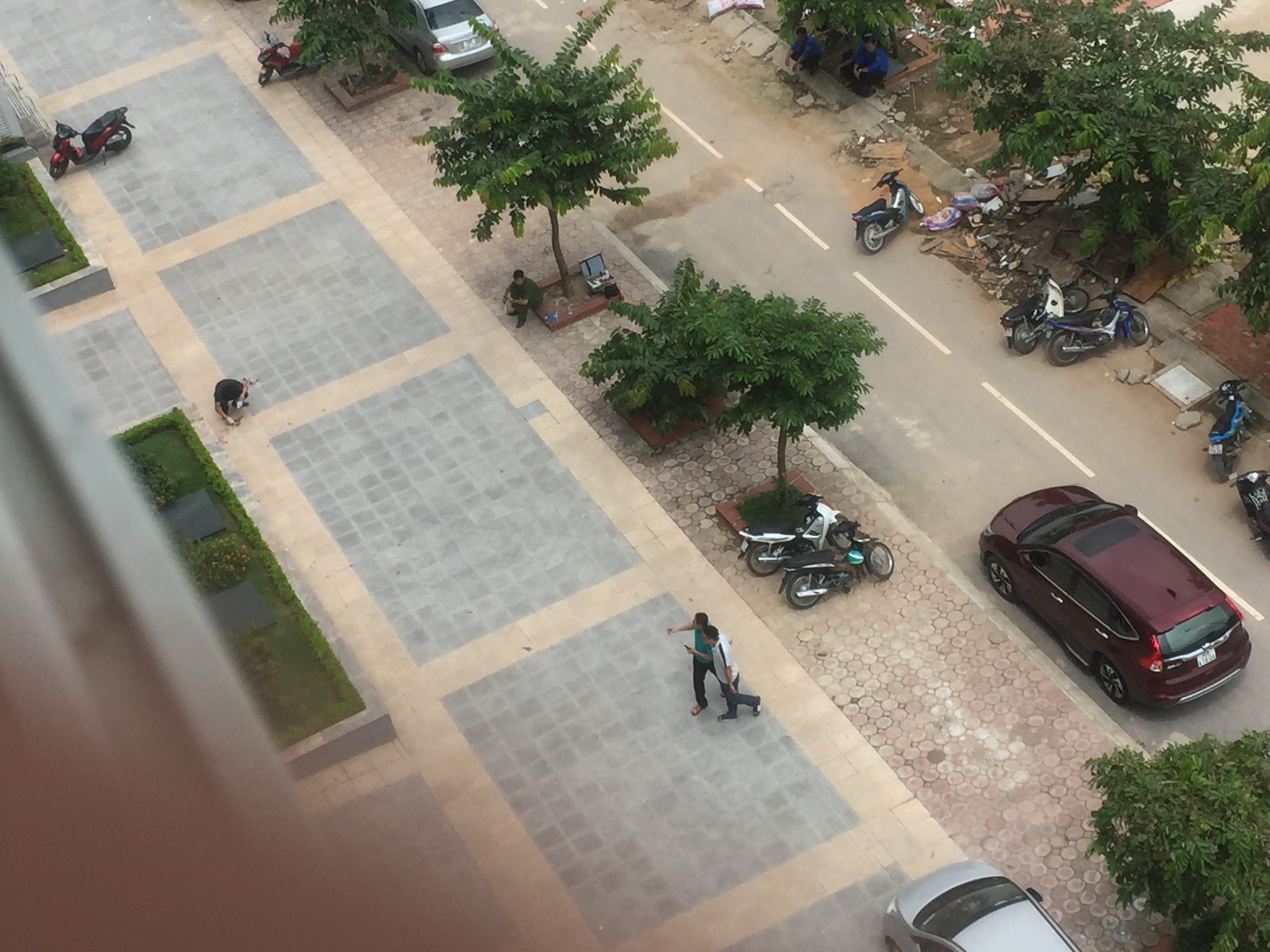 chau be bi vat the la vang vao dau trong thuong anh 1