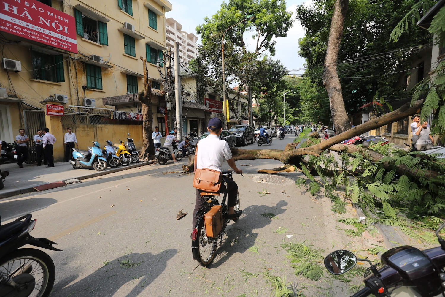 co thi de xe Mercedes o trung tam Ha Noi anh 9
