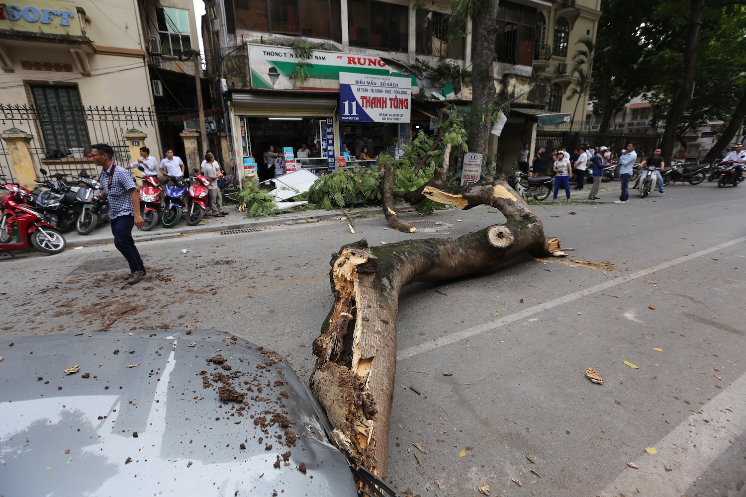 co thi de xe Mercedes o trung tam Ha Noi anh 4