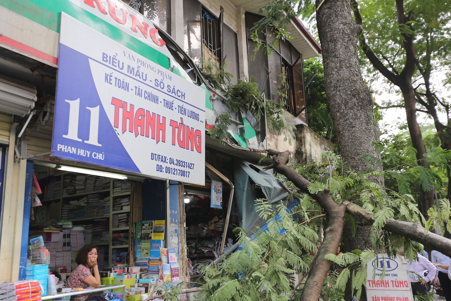 co thi de xe Mercedes o trung tam Ha Noi anh 6