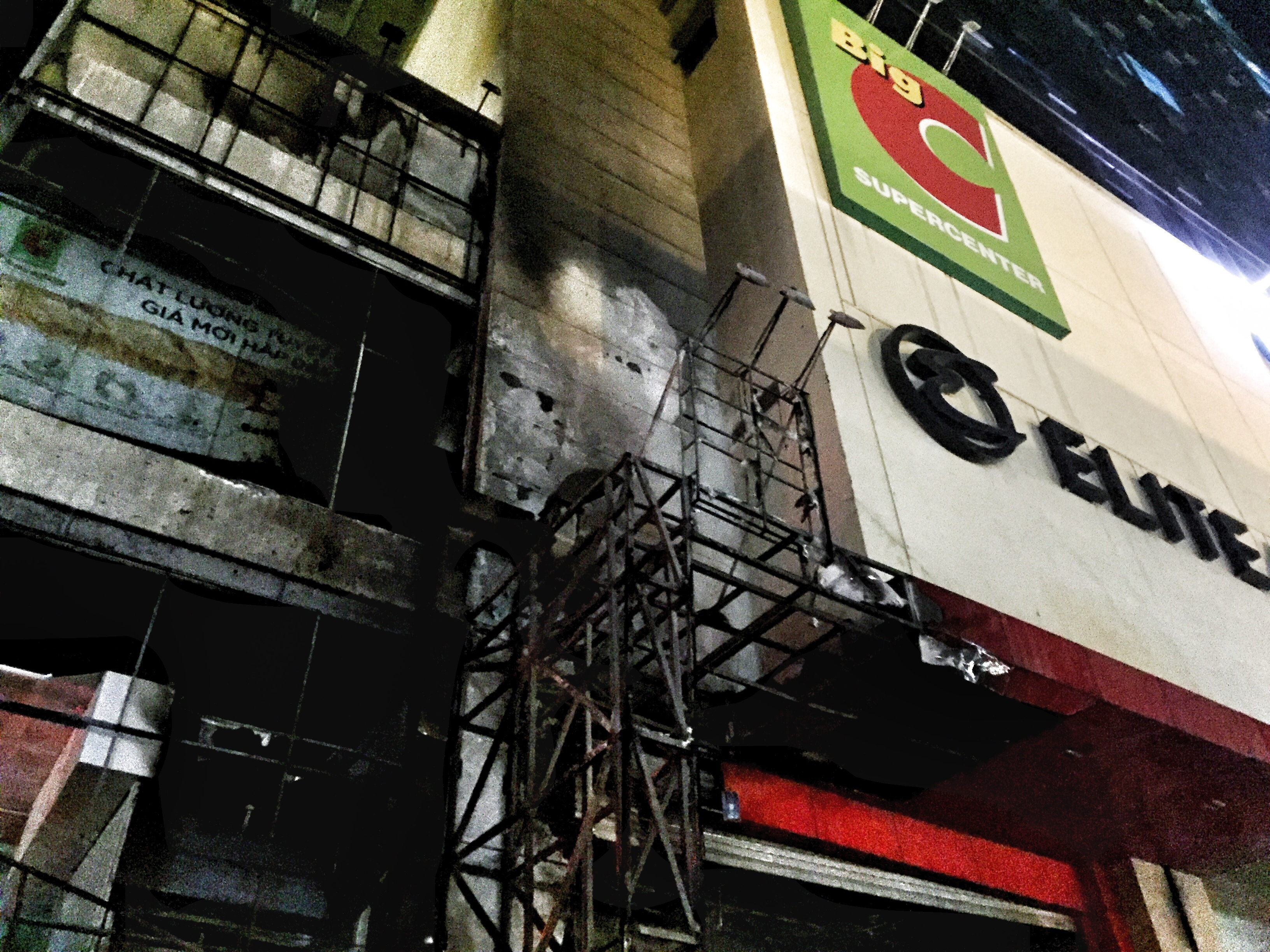 Chay quan tra sua thuoc toa nha Ho Guom Plaza anh 1