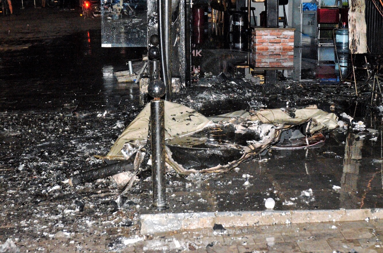 Chay quan tra sua thuoc toa nha Ho Guom Plaza anh 4