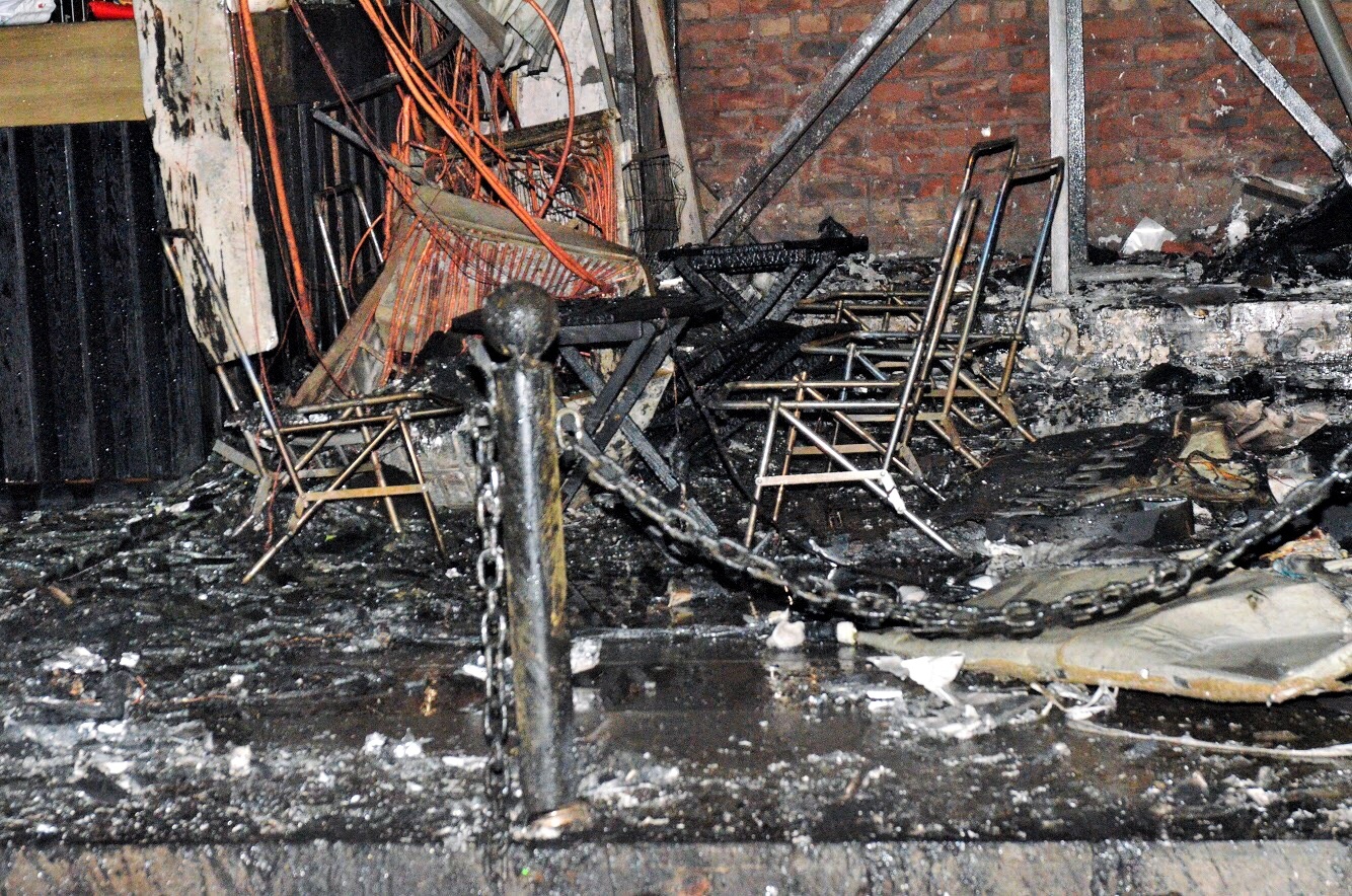 Chay quan tra sua thuoc toa nha Ho Guom Plaza anh 5