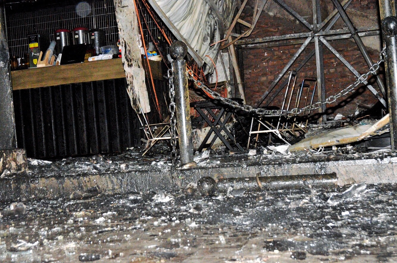 Chay quan tra sua thuoc toa nha Ho Guom Plaza anh 6