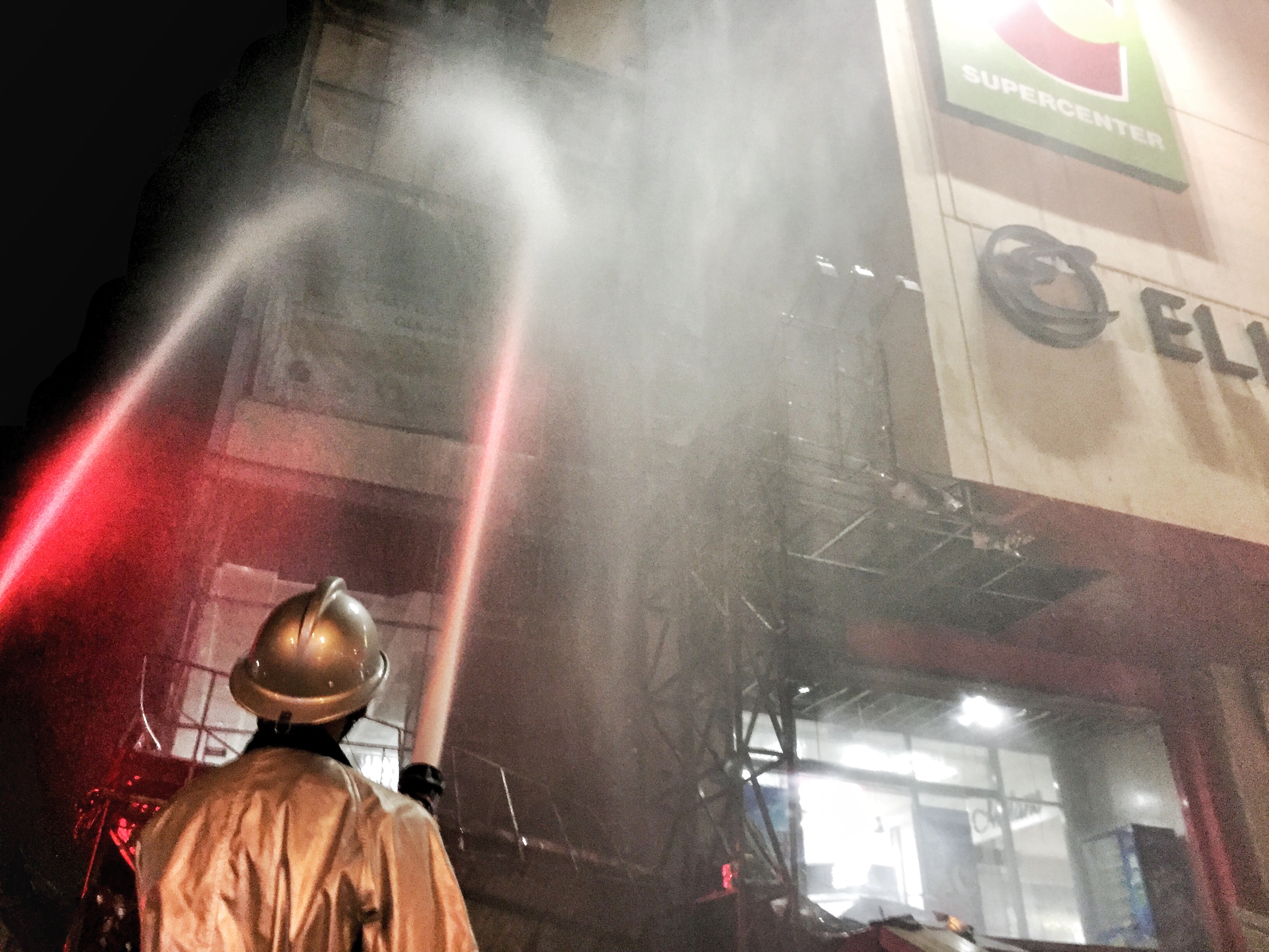 Chay quan tra sua thuoc toa nha Ho Guom Plaza anh 9