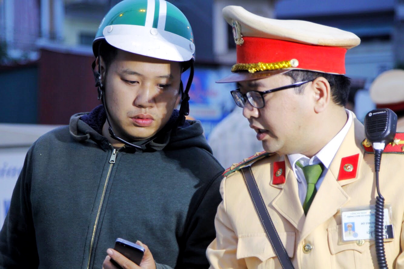 Nguoc chieu pho cam Nghi Tam anh 12