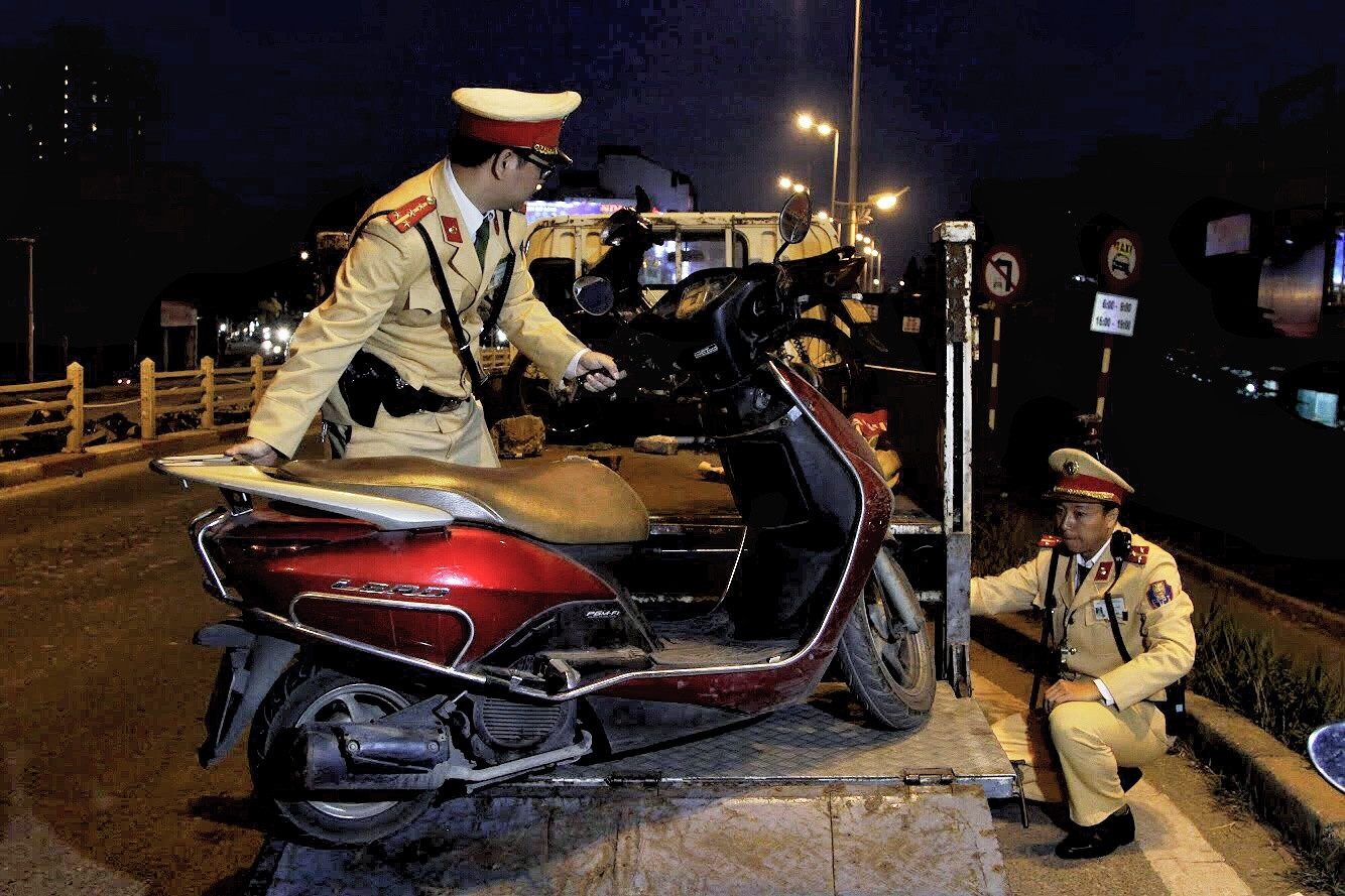 Nguoc chieu pho cam Nghi Tam anh 16