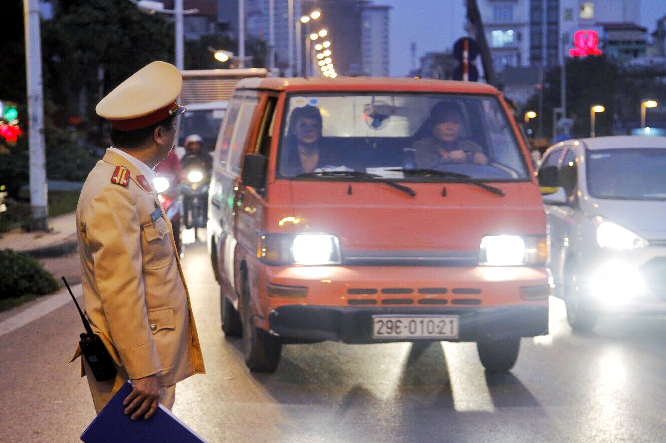 Nguoc chieu pho cam Nghi Tam anh 14