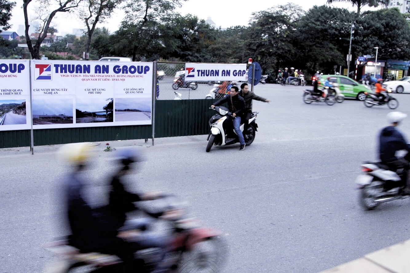 Nguoc chieu pho cam Nghi Tam anh 2