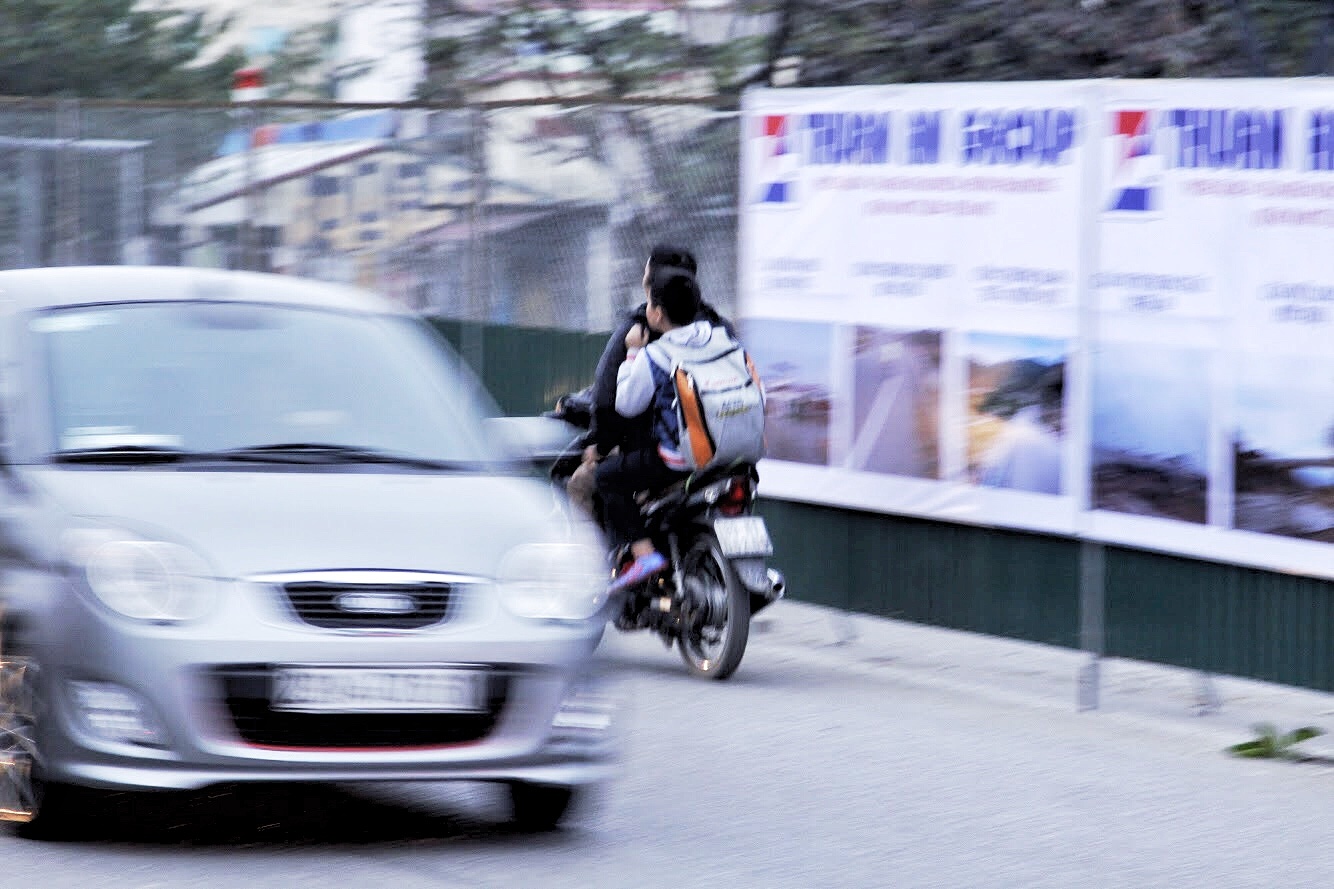 Nguoc chieu pho cam Nghi Tam anh 5