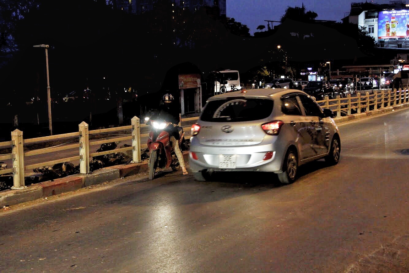 Nguoc chieu pho cam Nghi Tam anh 6