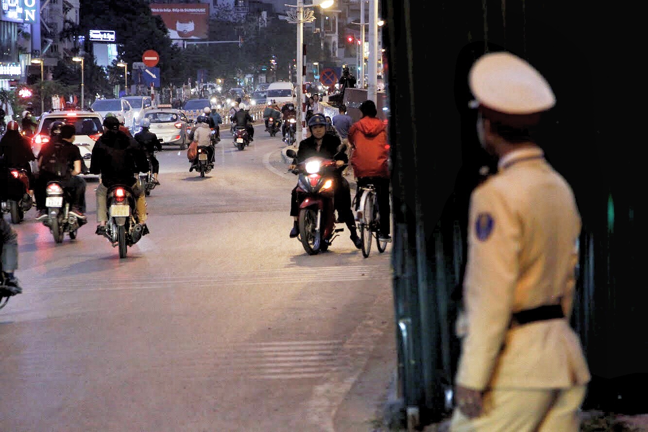 Nguoc chieu pho cam Nghi Tam anh 7