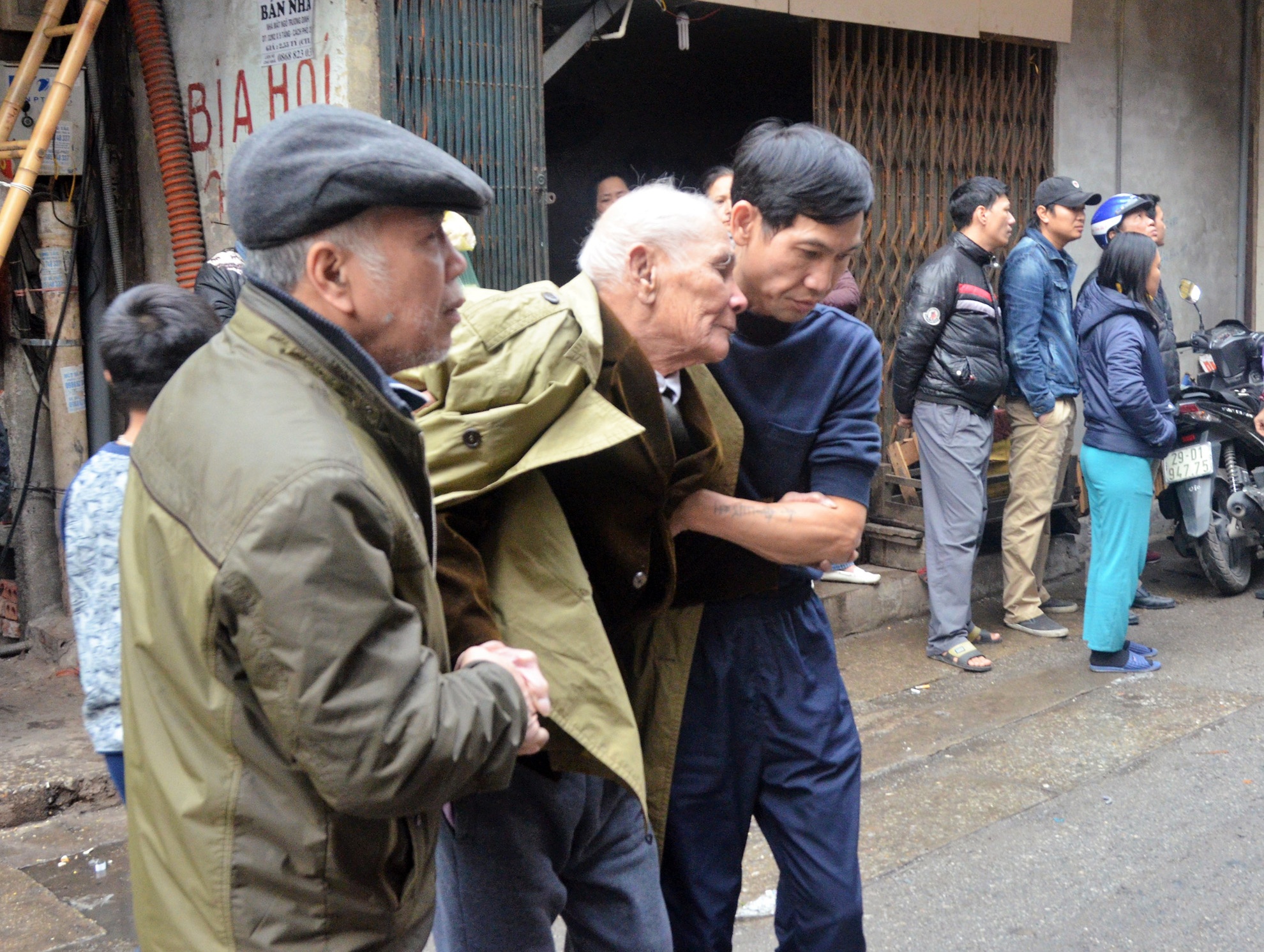 cháy lớn tại Bạch Mai ảnh 3 chay lon tai Bach Mai anh 3