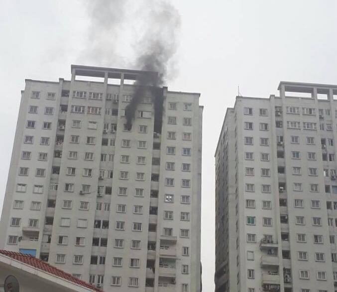 Khoi boc ra tu toa nha 23 tang, cu dan Van Khe hoang loan bo chay hinh anh