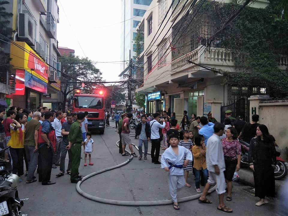 Cháy nhà tập thể H13 Thanh Xuân Nam ảnh 1 Chay nha tap the H13 Thanh Xuan Nam anh 1
