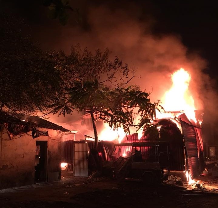 Chay xuong go 500m2 dinh cong anh 1