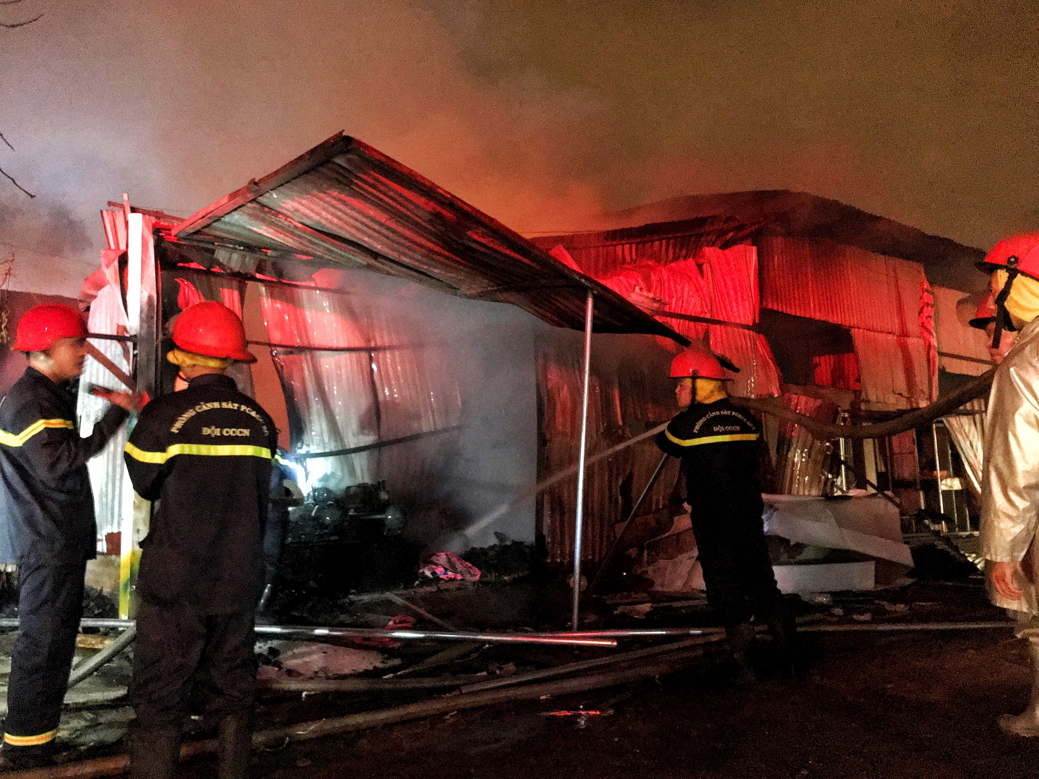 Chay xuong go 500m2 dinh cong anh 3