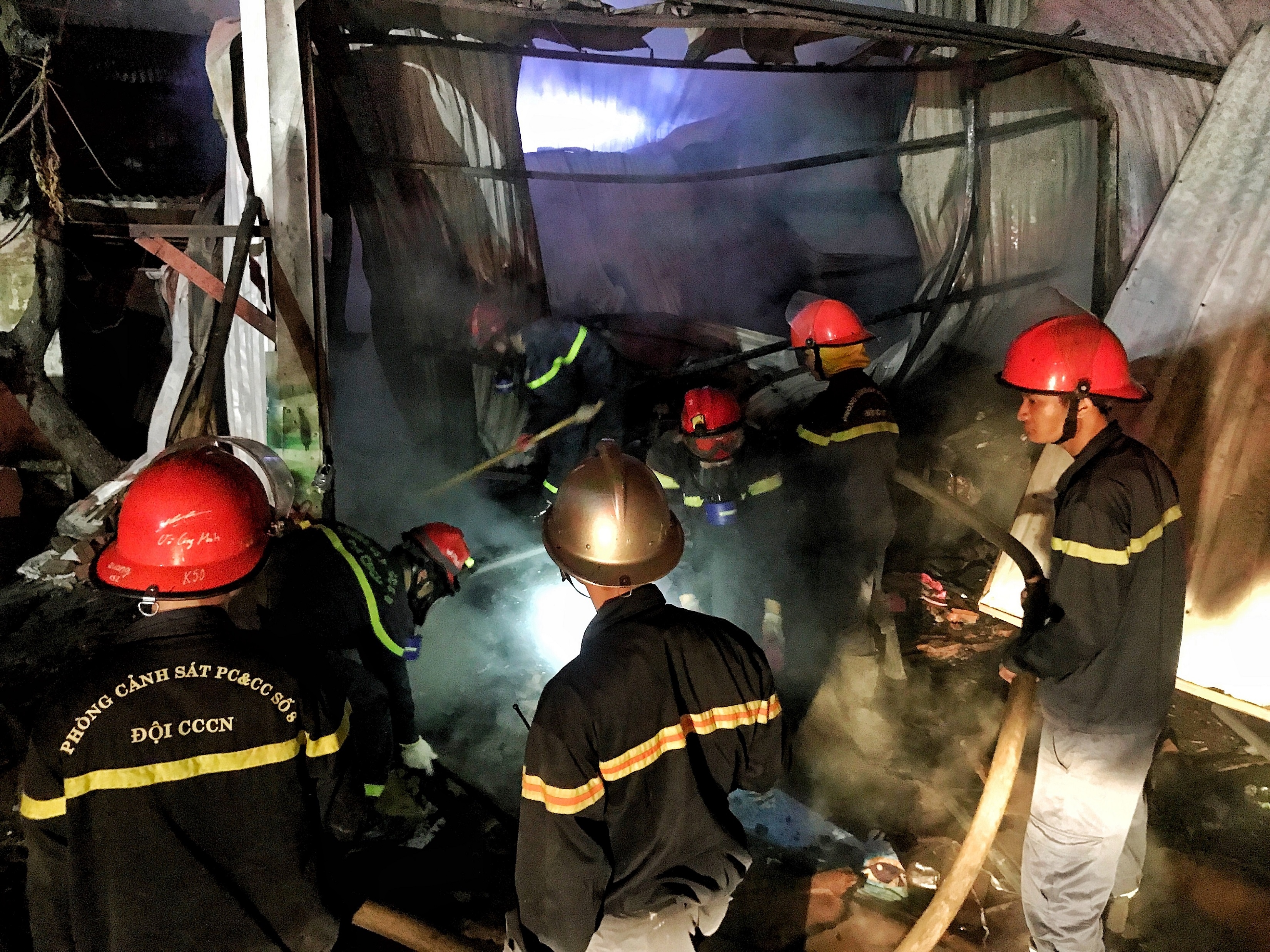 Chay xuong go 500m2 dinh cong anh 4