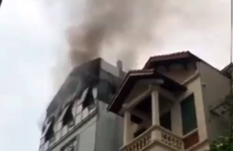 Truong mam non boc chay, hoc sinh va giao vien hoang loan so tan hinh anh