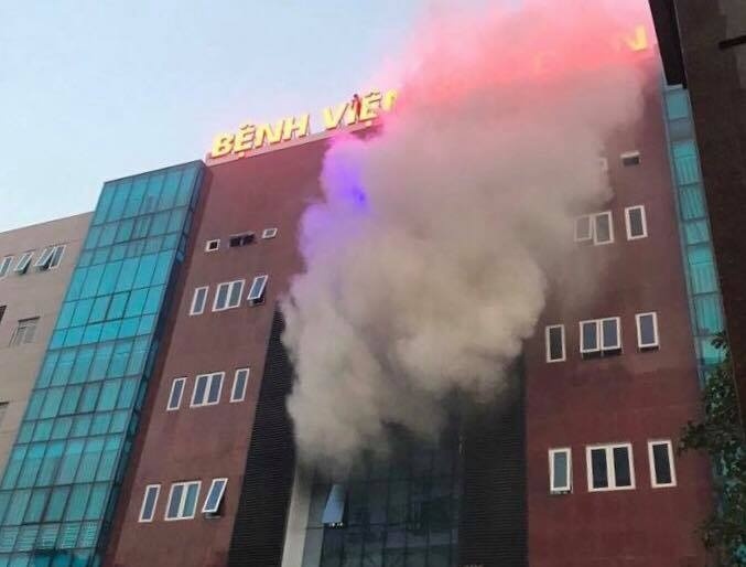 Chay o benh vien, hang tram benh nhan so tan hinh anh