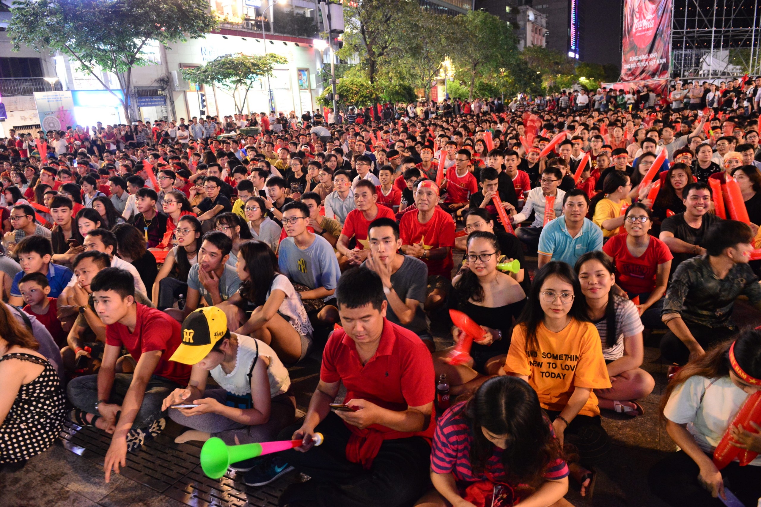 Hang trieu co dong vien cuong nhiet co vu tuyen Viet Nam hinh anh